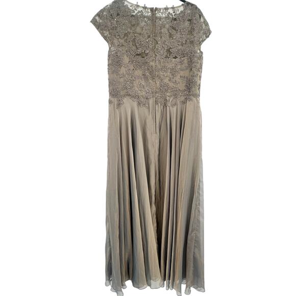 La Femme Mother of the Bride Lace Maxi Dress Short Sleeve Taupe Size 20 NWT - Picture 9 of 11